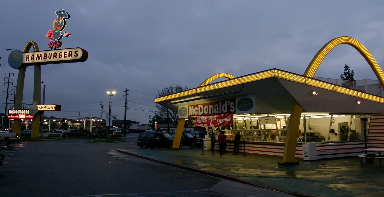 Najstarszy-dzialajacy-McDonalds-w-Lakewood