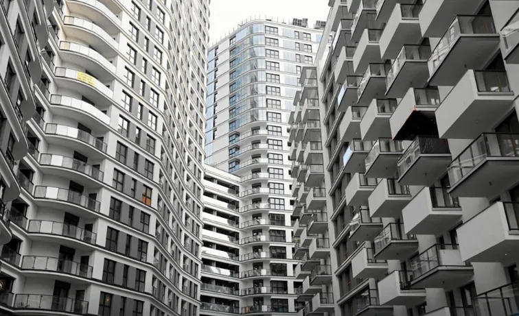 Hongkong-Warszawy-czyli-Bliska-Wola-Tower-–-przyklad-„patodeweloperki-i-oszczedzaniu-na-zieleni